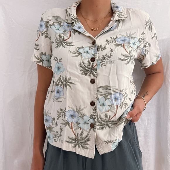 Vintage Island Button-down Blouse - Picture 3 of 7